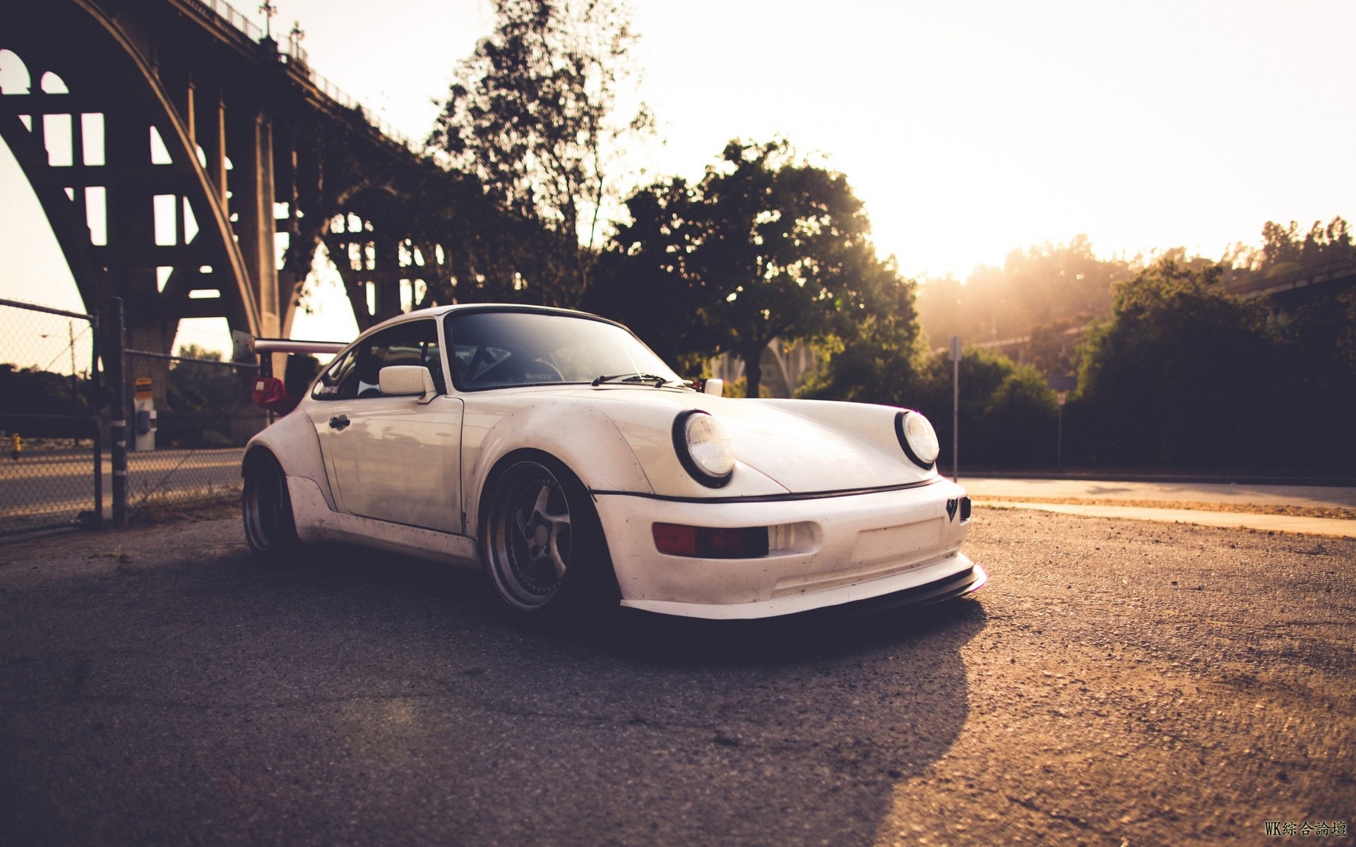 porsche_auto_white_antique_87162_1920x1200.jpg